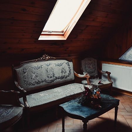 Hôtel Tri Dorogi à Lviv Extérieur photo