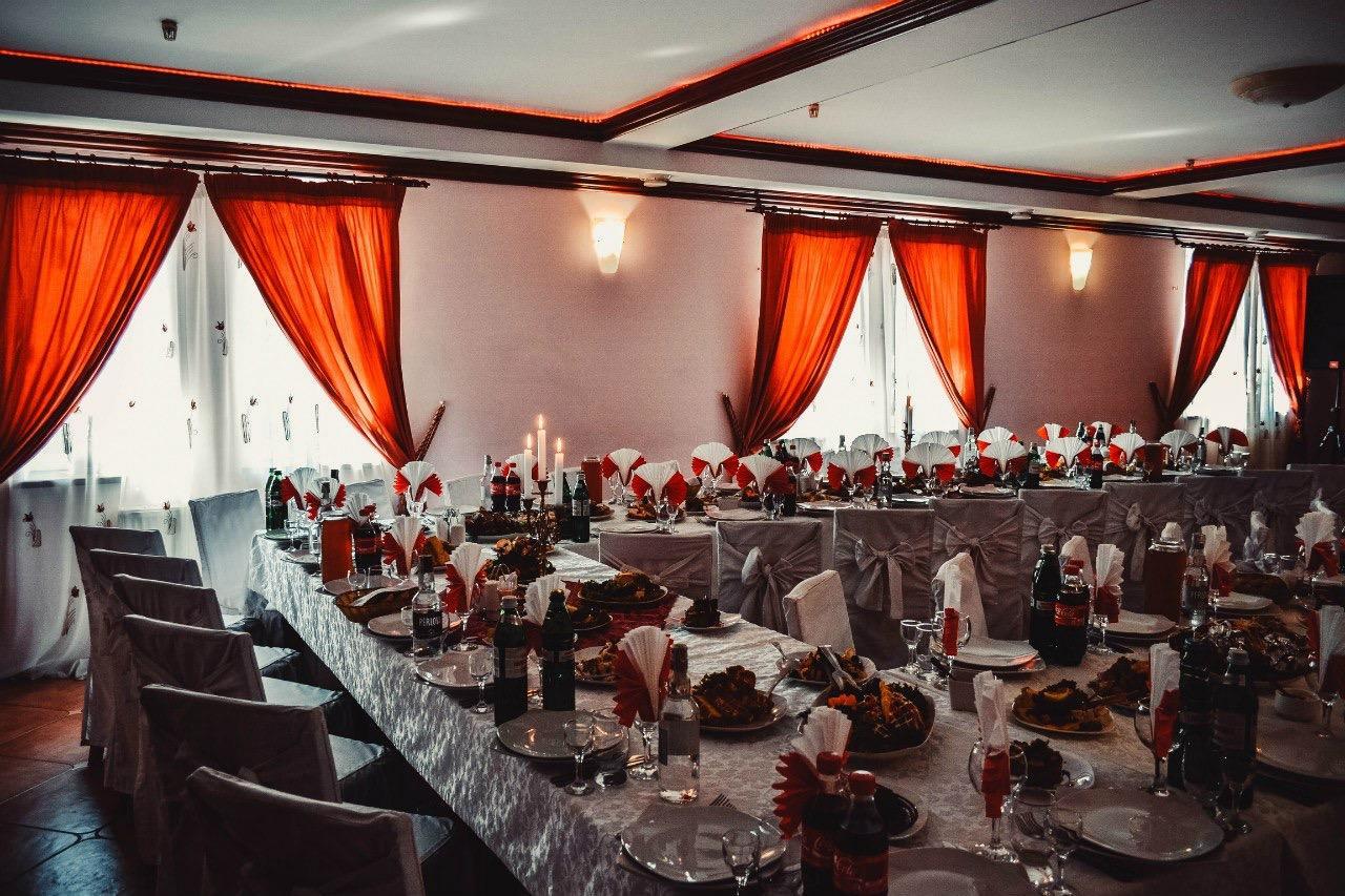 Hôtel Tri Dorogi à Lviv Extérieur photo