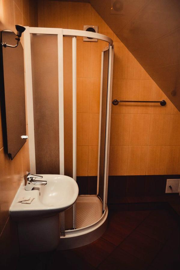 Hôtel Tri Dorogi à Lviv Extérieur photo