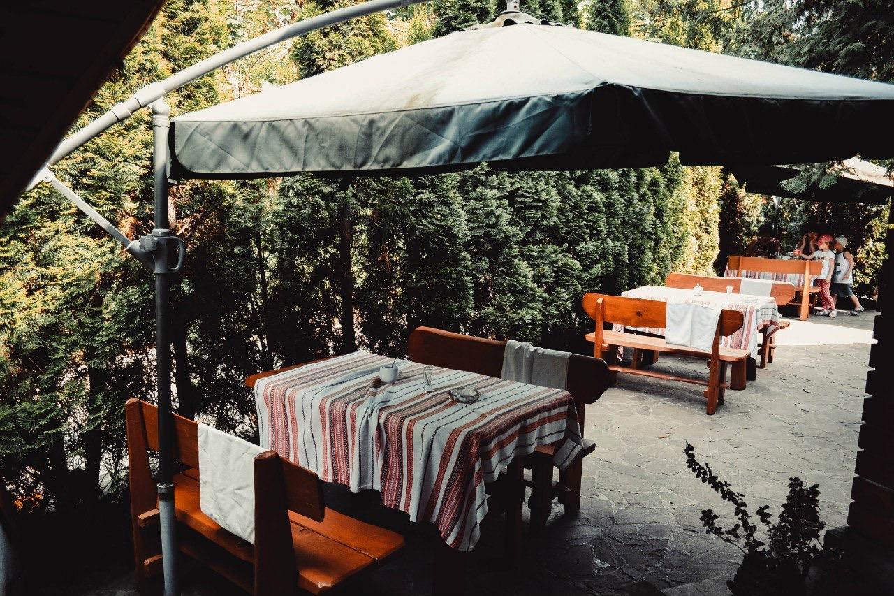 Hôtel Tri Dorogi à Lviv Extérieur photo