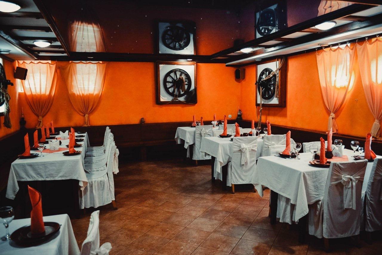 Hôtel Tri Dorogi à Lviv Extérieur photo