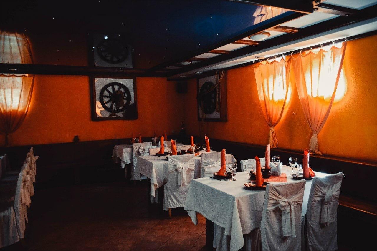 Hôtel Tri Dorogi à Lviv Extérieur photo