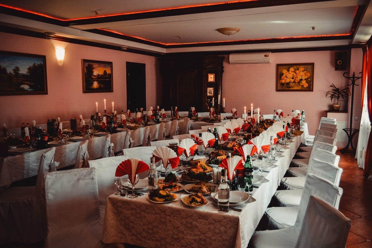 Hôtel Tri Dorogi à Lviv Extérieur photo