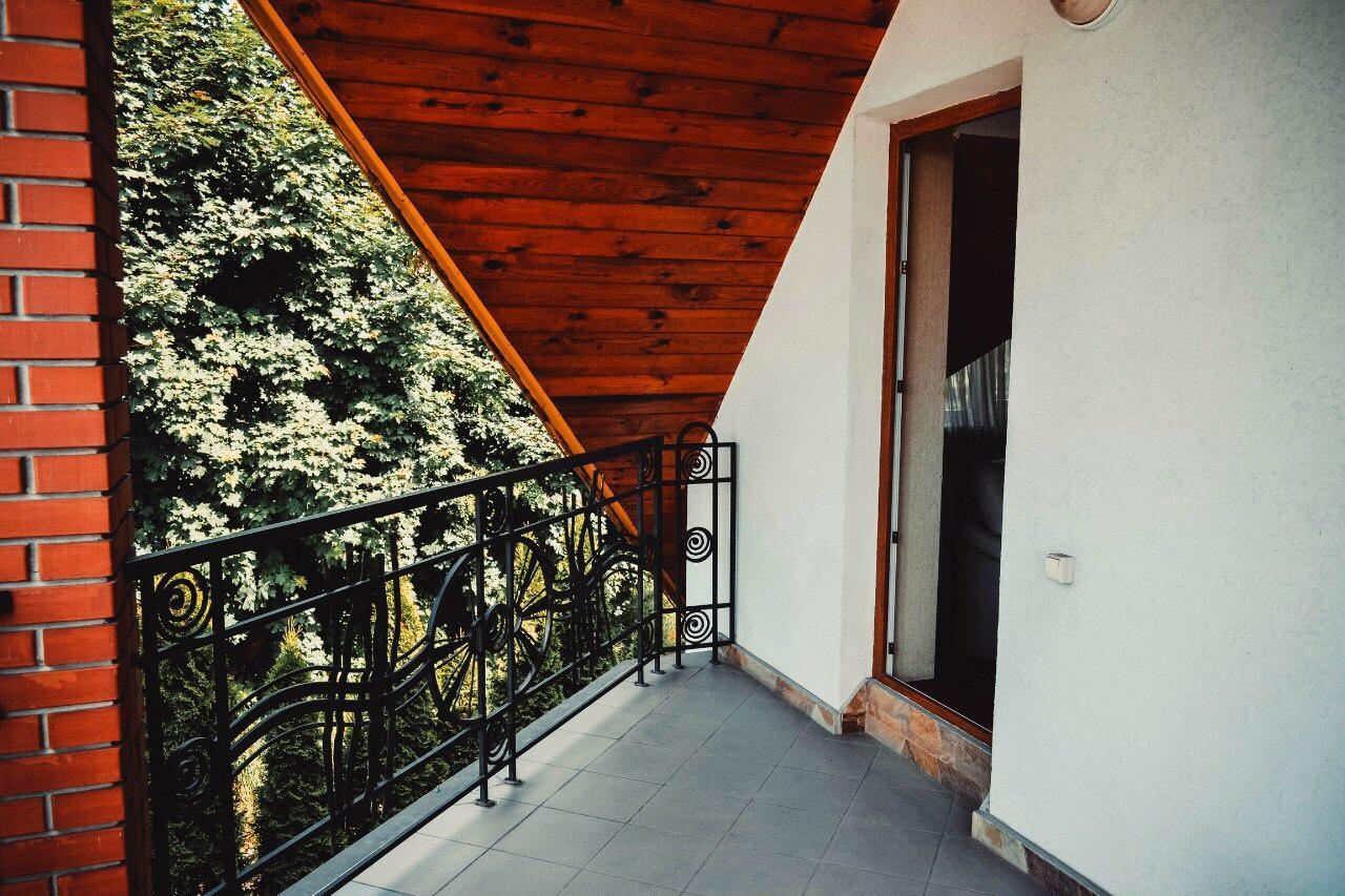 Hôtel Tri Dorogi à Lviv Extérieur photo