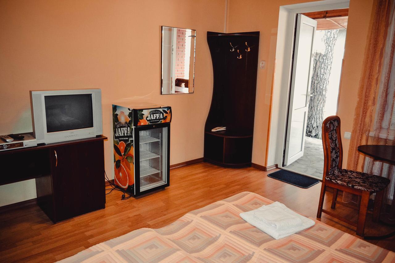 Hôtel Tri Dorogi à Lviv Extérieur photo
