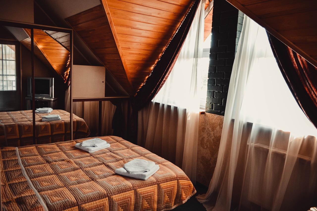 Hôtel Tri Dorogi à Lviv Extérieur photo