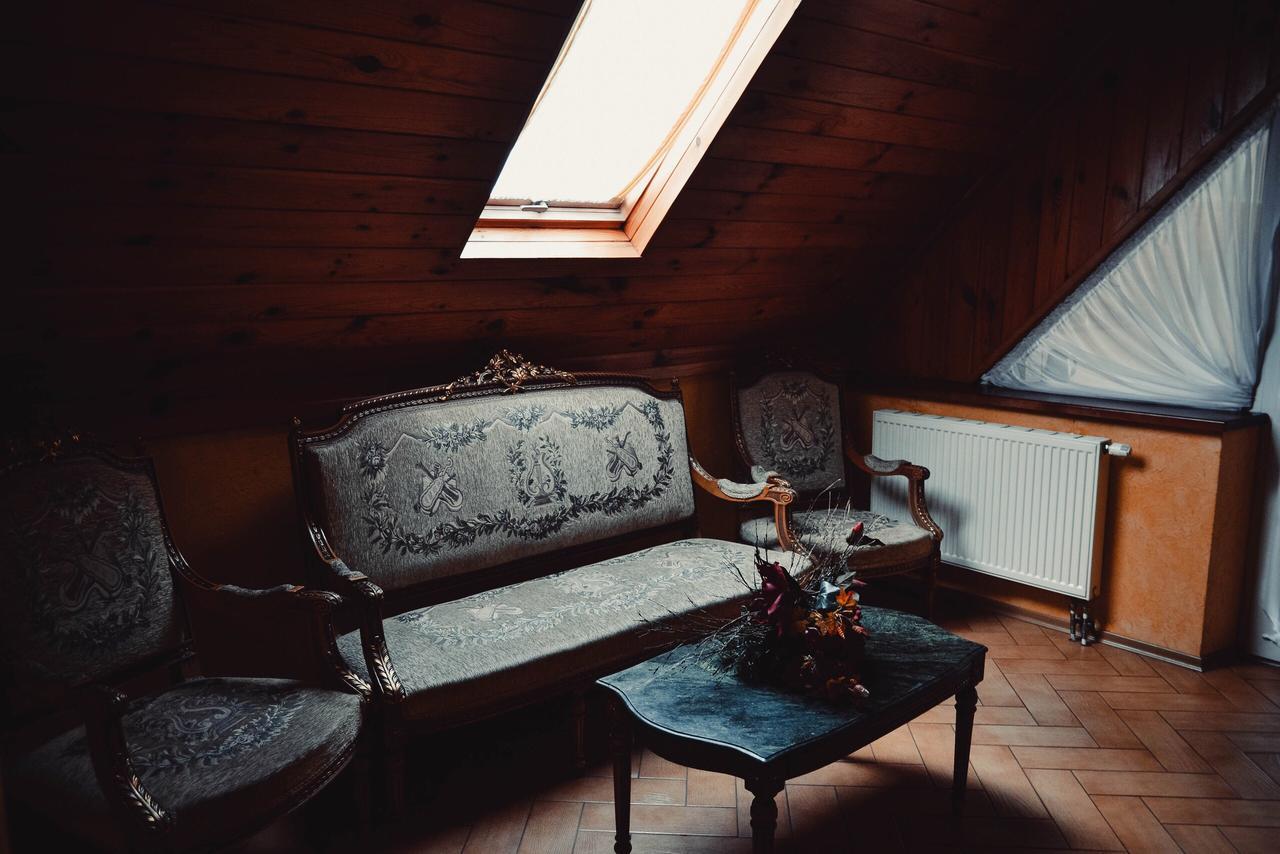 Hôtel Tri Dorogi à Lviv Extérieur photo